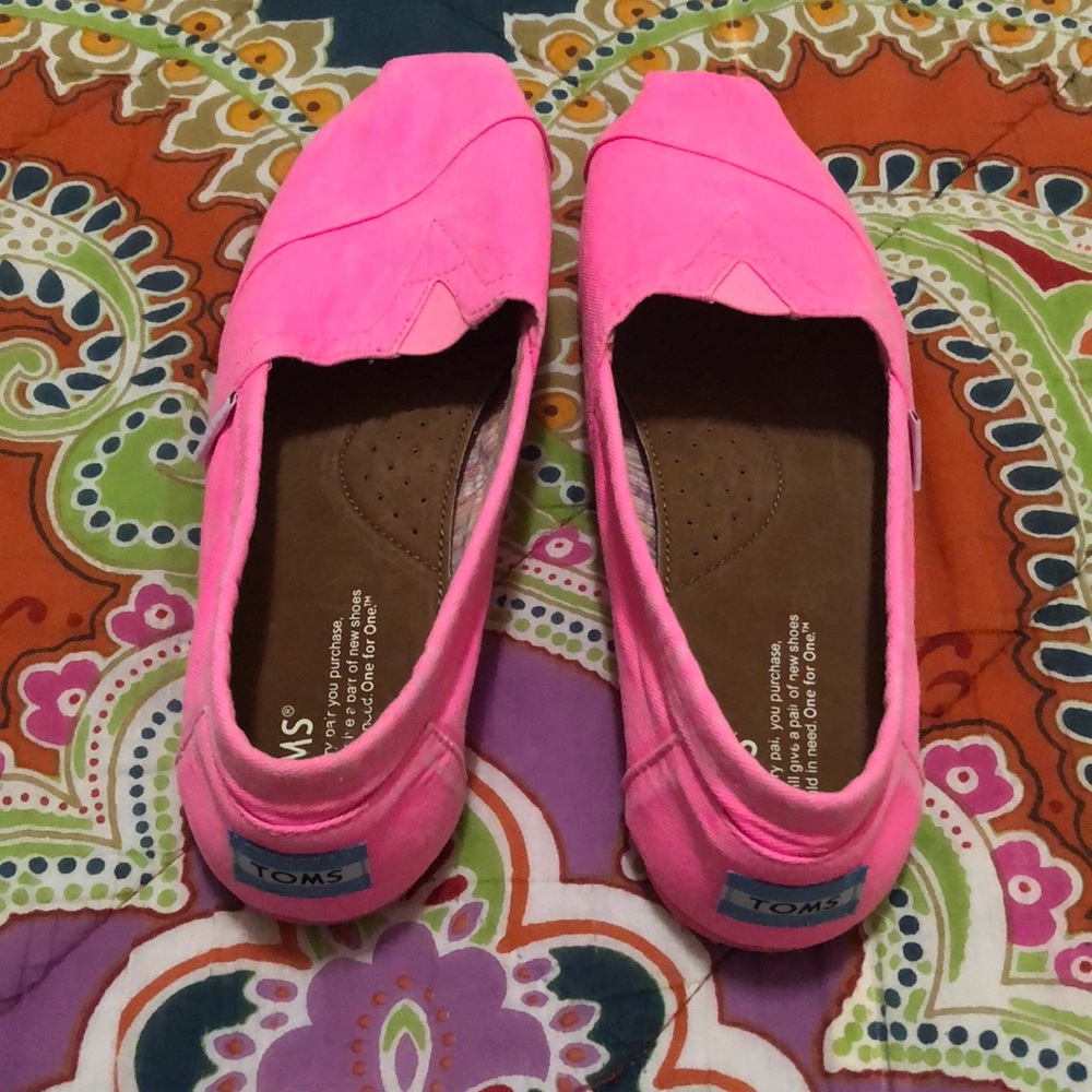 Toms - Picture 3 of 7
